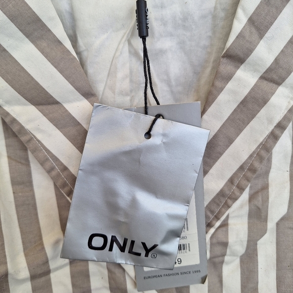 Only Love Collection Jacket SzXS/S Short Sleeves Stripes White/Gray Cropped NWT - Picture 7 of 8